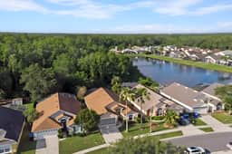 20 mins to Parks | Close to Shops and Restaurants